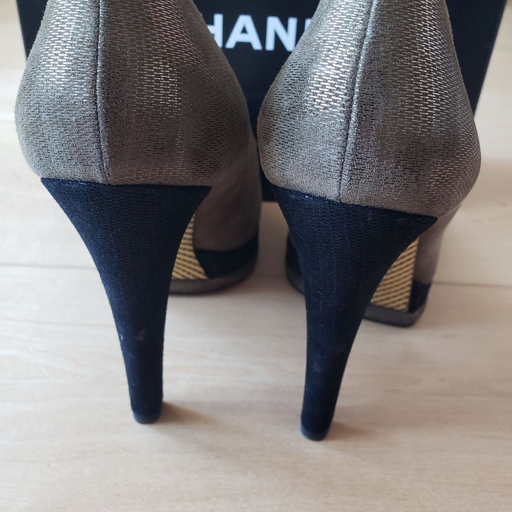 sold ✅Chanel Two-tone Round Cap Toe Escarpins Pumps 39.5 - Picture 5 of 10